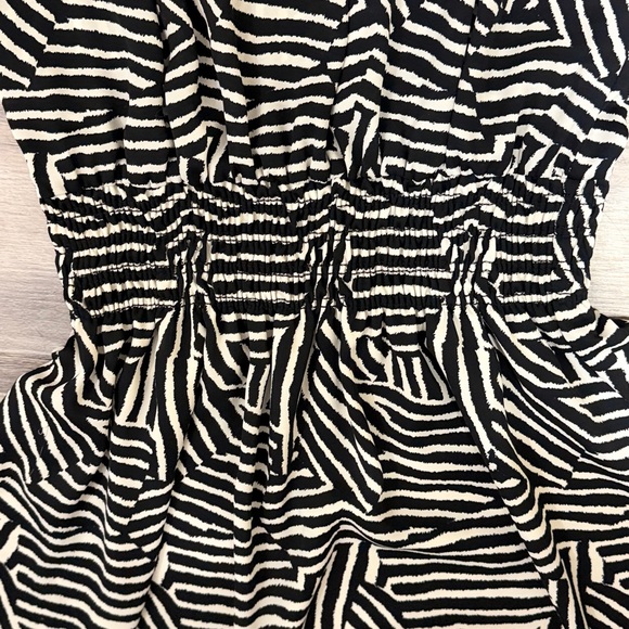 Veronica M Black and White Geometric Midi Dress - Picture 5 of 11